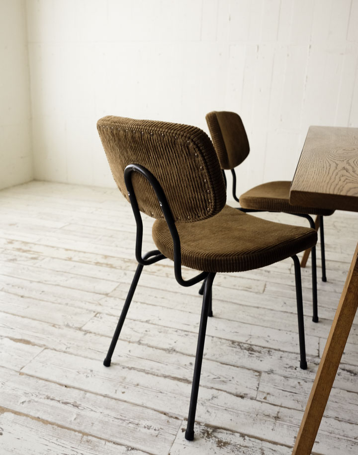 【TRUCK FURNITURE】 SUTTO DINING CHAIR200サイズの予定です